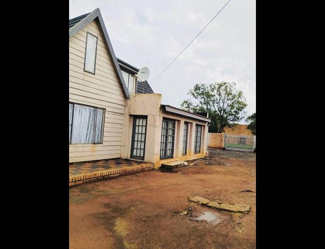 3 BEDROOM HOUSE FOR SALE IN CRYSTAL PARK